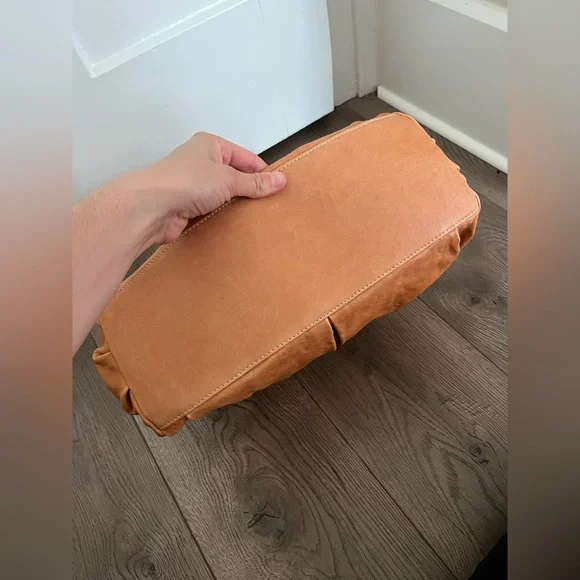 Sundance Plentitude Of Pockets Bag Tan Italian Leather - Picture 6 of 7